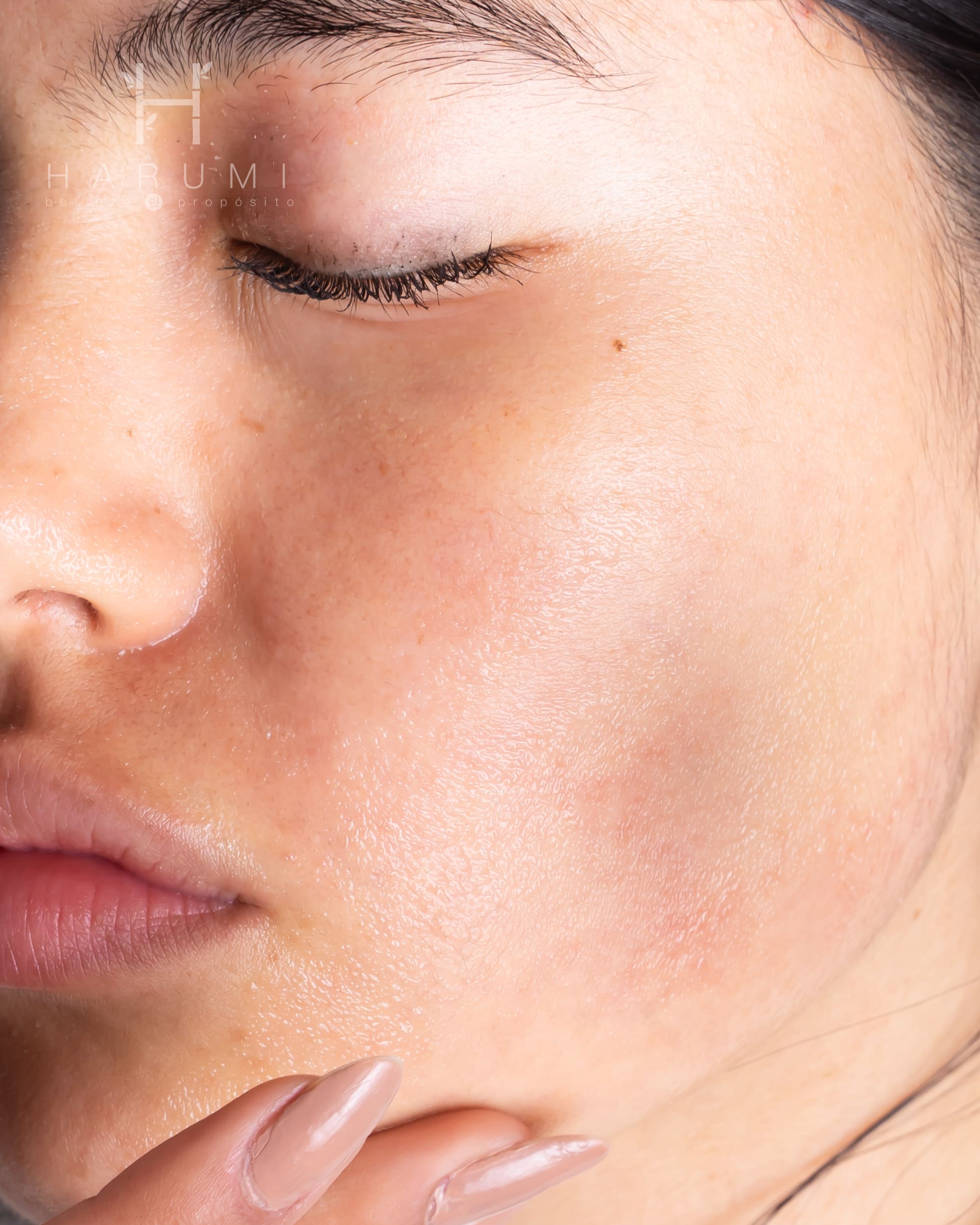 Skin1004 Madagascar Centella Hyalu-Cica Water-Fit Sun Serum