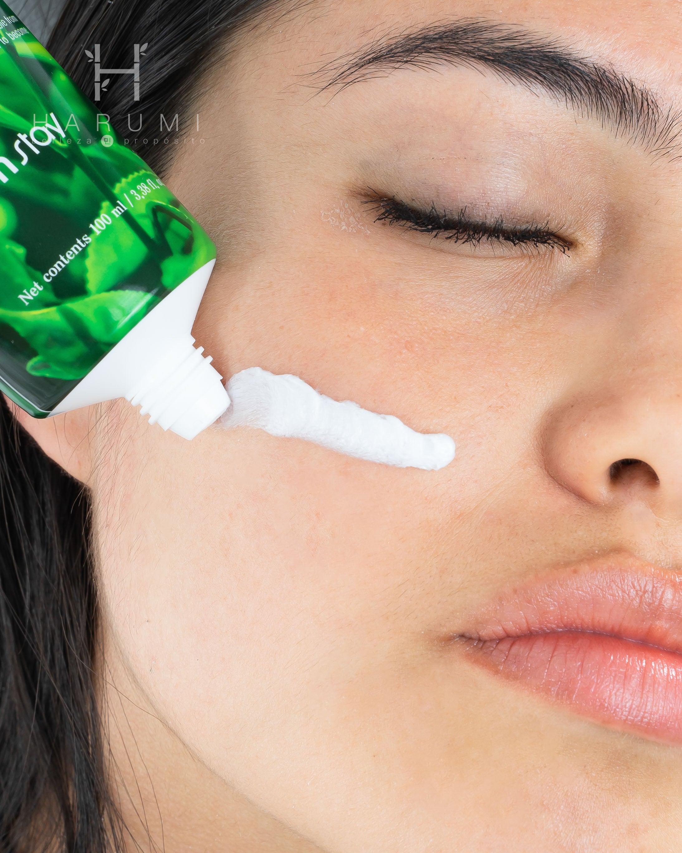 FarmStay 76 Green Tea Seed Premium Moisture Foam Cleansing