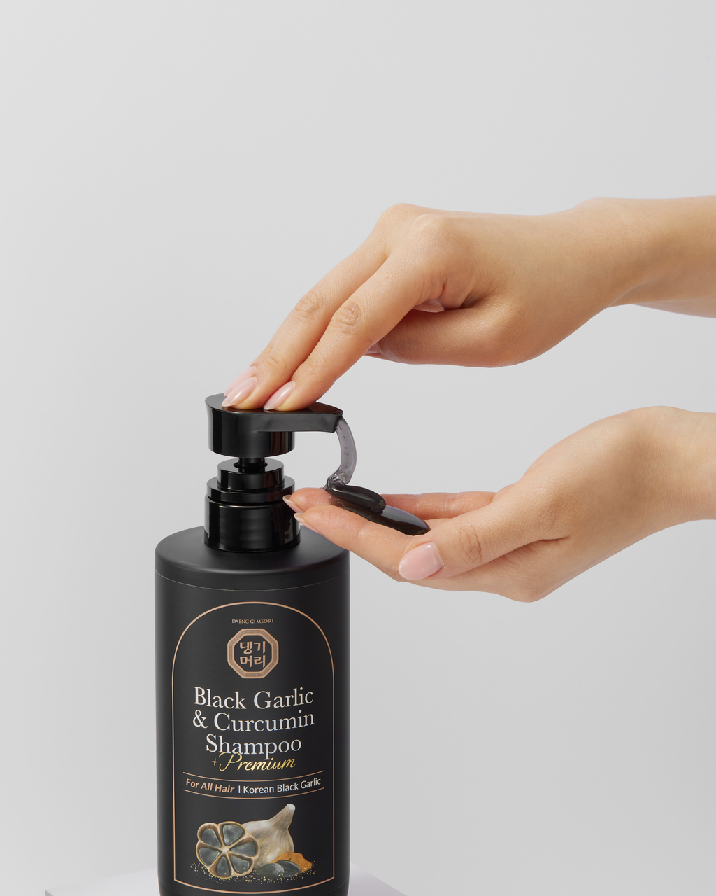 Daeng Gi Meo Ri Black Garlic & Curcumin Shampoo