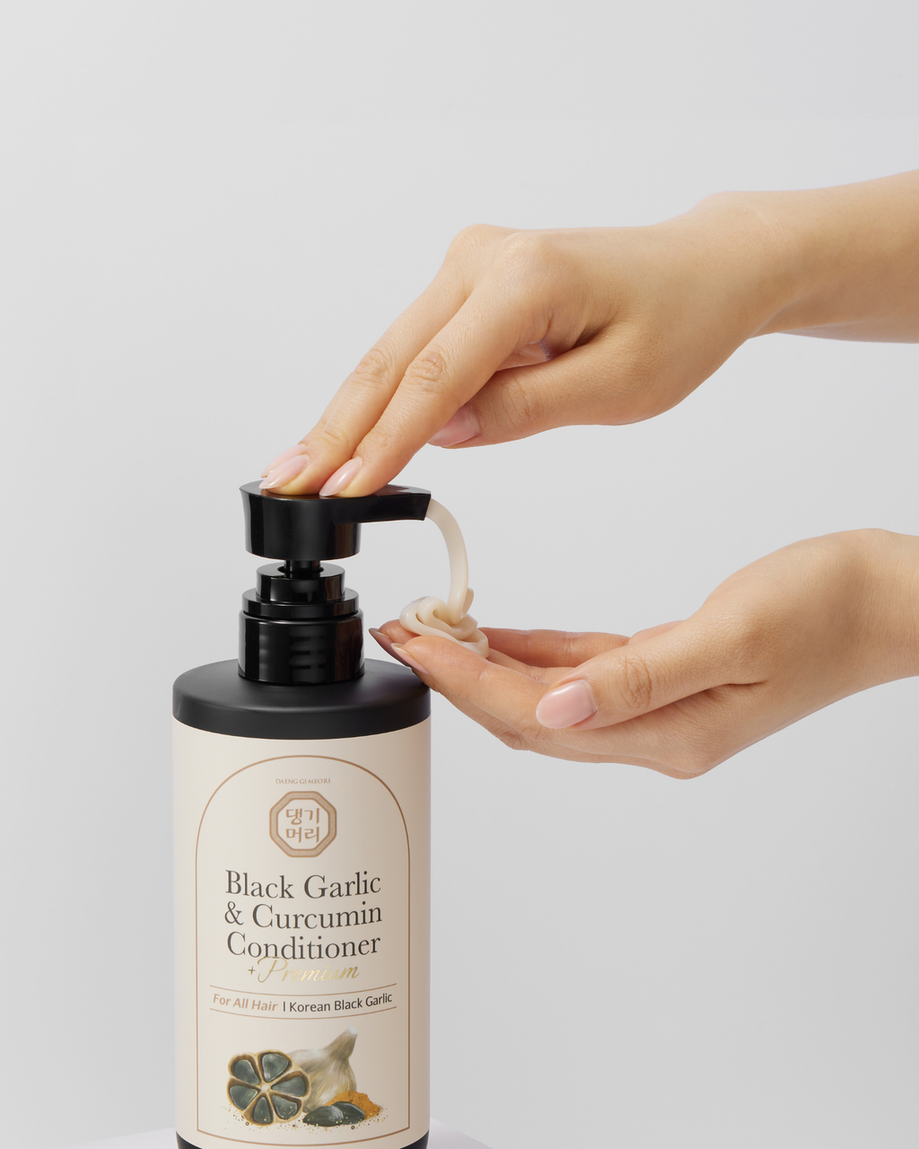 Daeng Gi Meo Ri Black Garlic & Curcumin Conditioner