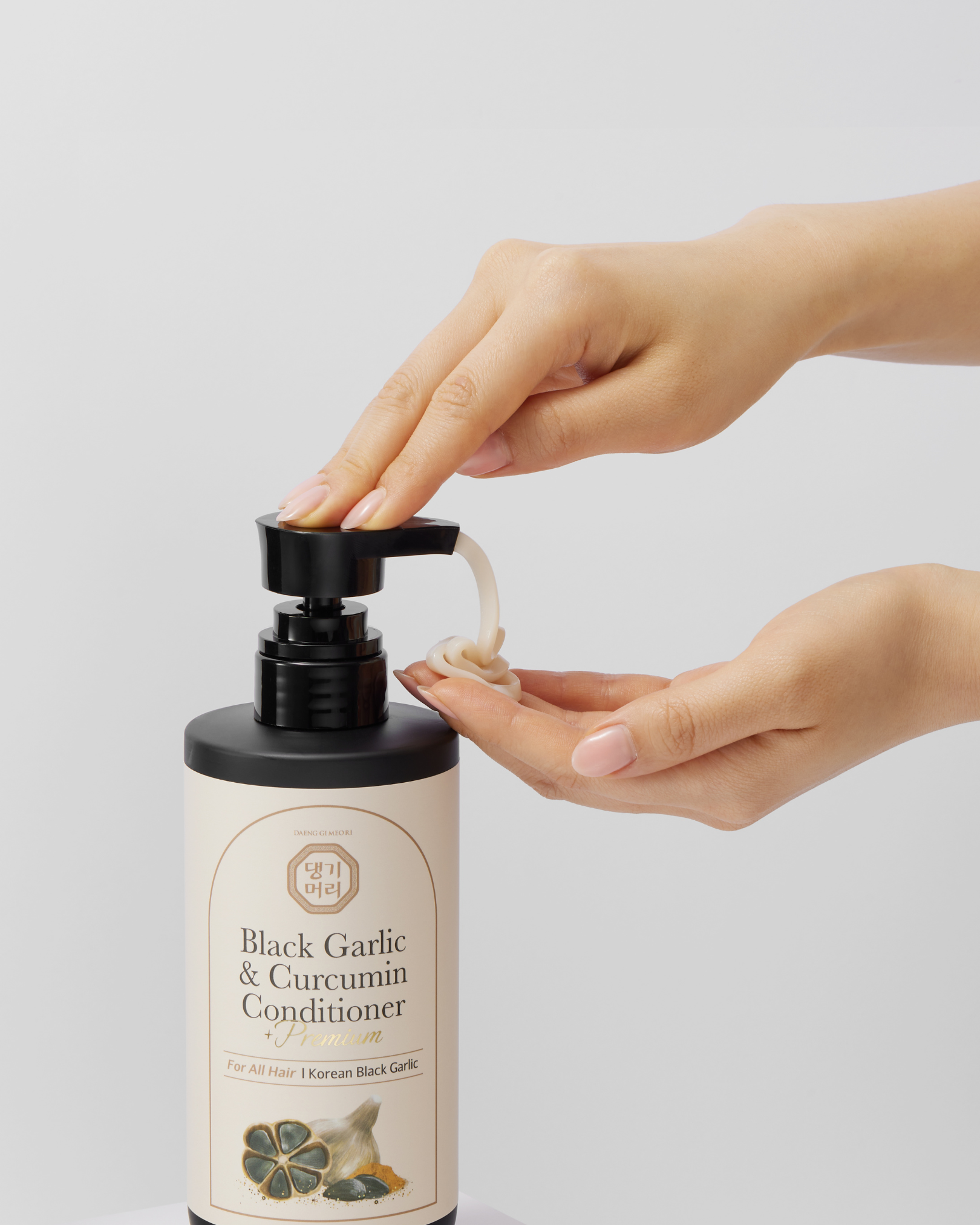 Daeng Gi Meo Ri Black Garlic & Curcumin Conditioner