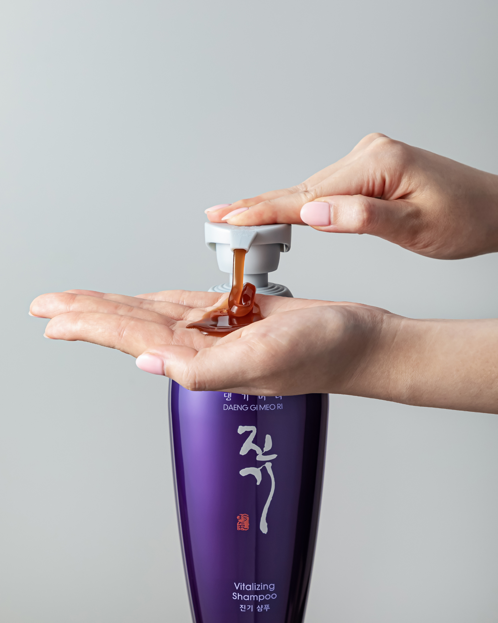 Daeng Gi Meo Ri Vitalizing Shampoo